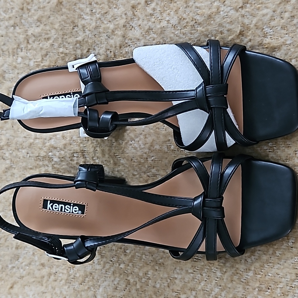 Nee Kensie sandals
